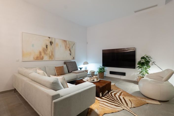 Image No.5-3 Bed Property for sale