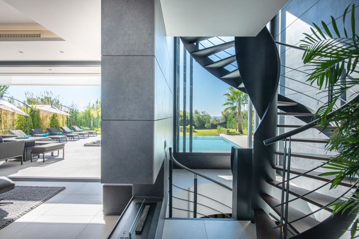 Image No.11-6 Bed Property for sale