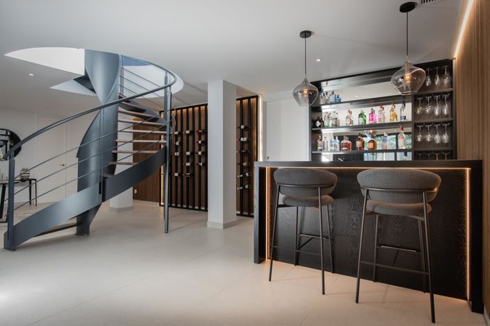 Image No.2-6 Bed Property for sale