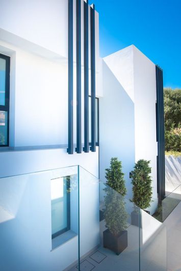 Image No.20-6 Bed Property for sale