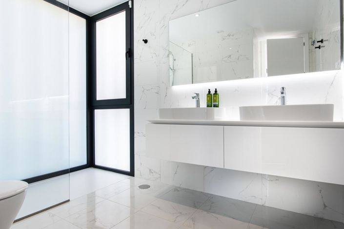 Image No.5-6 Bed Property for sale