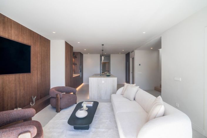 Image No.24-4 Bed Property for sale