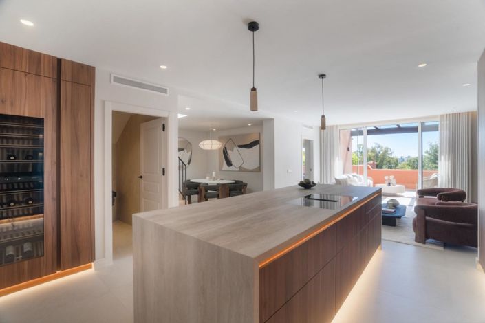 Image No.27-4 Bed Property for sale