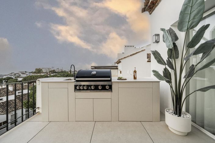 Image No.21-3 Bed Property for sale