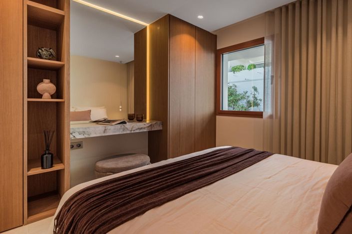 Image No.17-4 Bed Property for sale