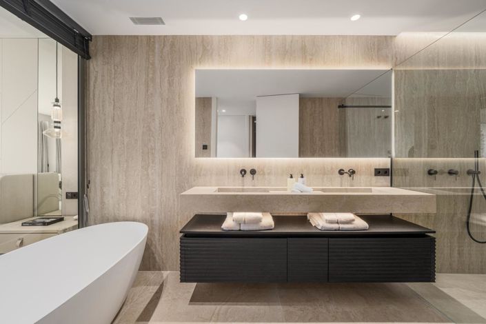 Image No.14-4 Bed Property for sale