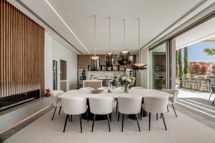 Image No.19-6 Bed Property for sale