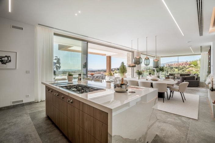 Image No.23-6 Bed Property for sale