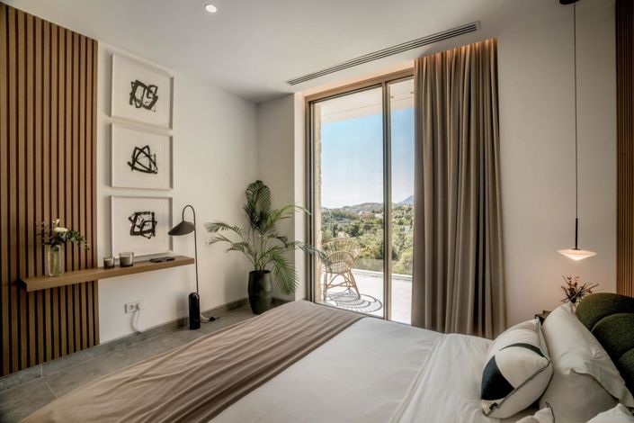 Image No.38-6 Bed Property for sale