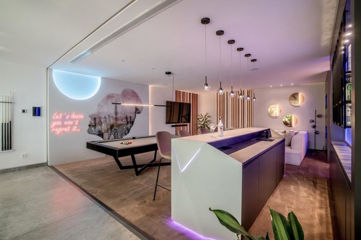 Image No.4-6 Bed Property for sale