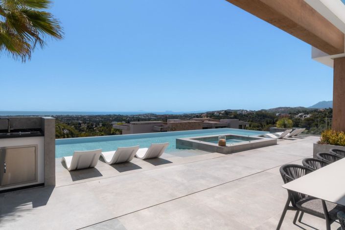 Image No.44-6 Bed Property for sale