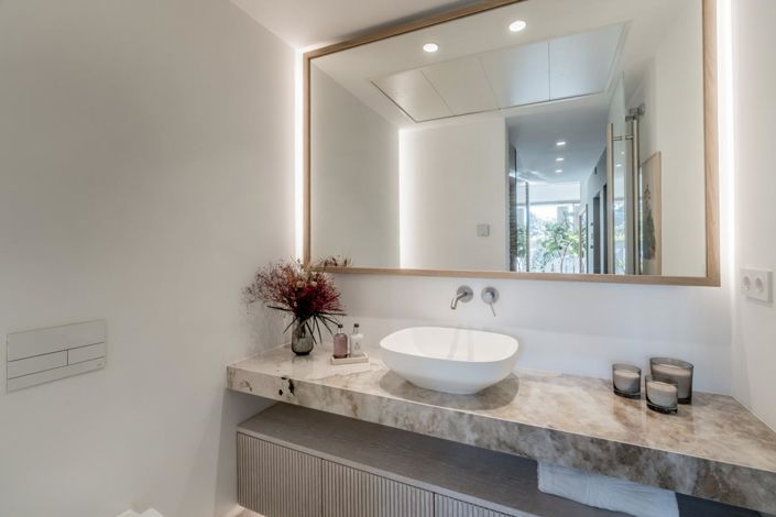 Image No.6-6 Bed Property for sale