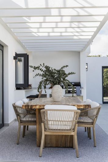 Image No.27-5 Bed Property for sale