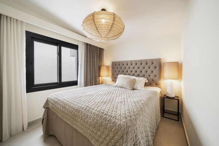 Image No.5-5 Bed Property for sale