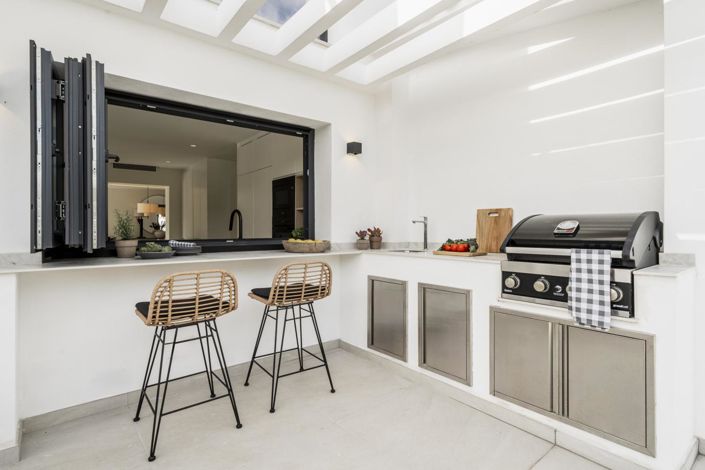 Image No.6-5 Bed Property for sale