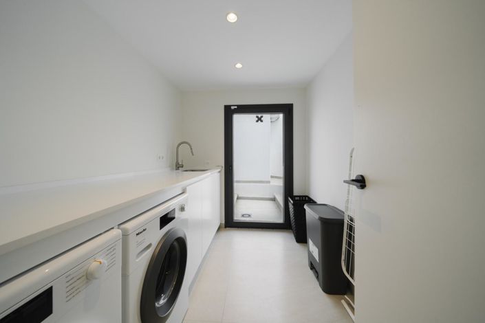 Image No.7-5 Bed Property for sale