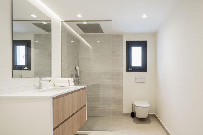 Image No.8-5 Bed Property for sale