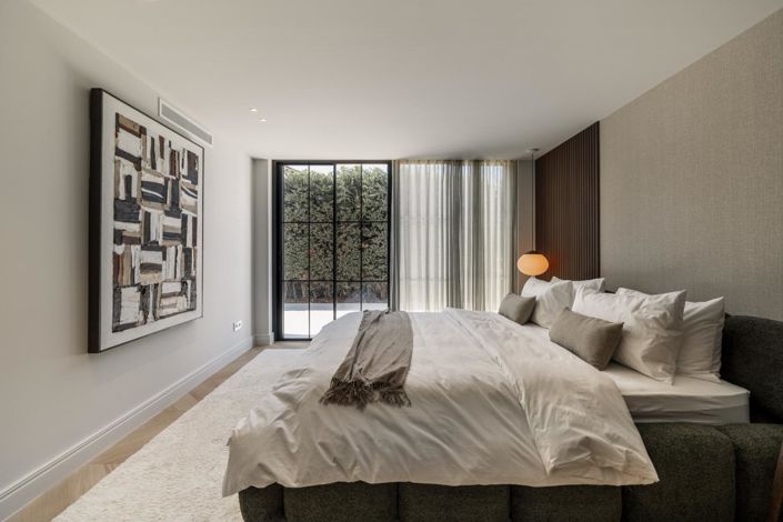 Image No.31-5 Bed Property for sale