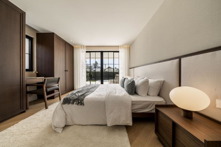 Image No.34-5 Bed Property for sale