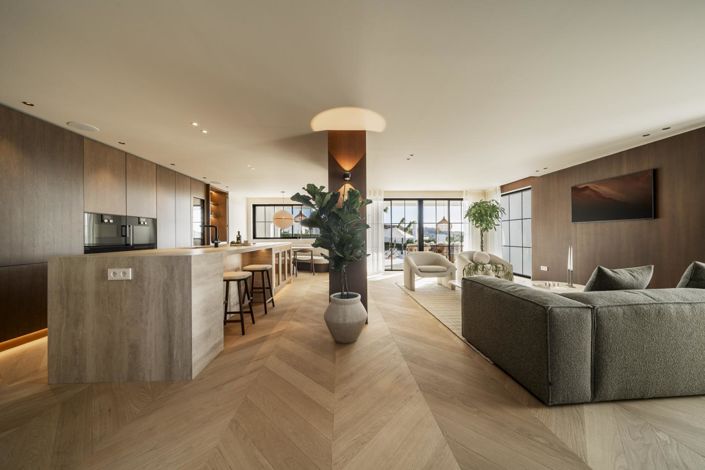 Image No.9-5 Bed Property for sale