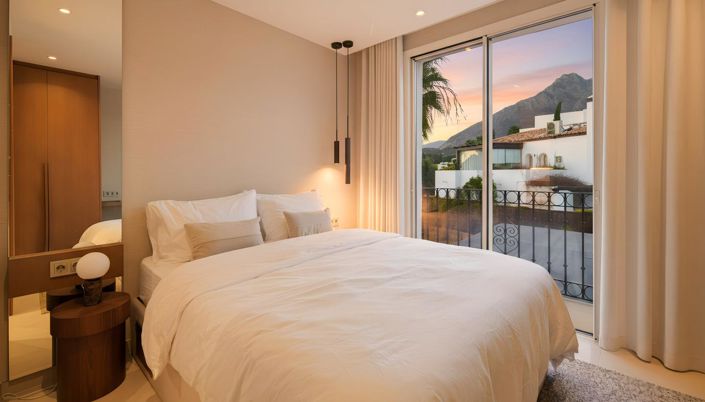 Image No.11-4 Bed Property for sale