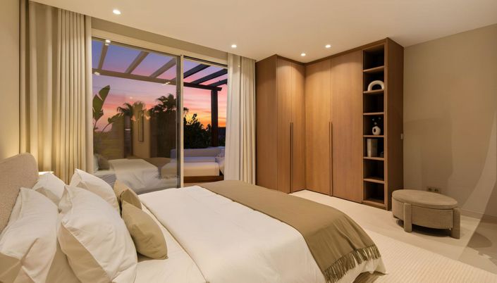 Image No.14-4 Bed Property for sale