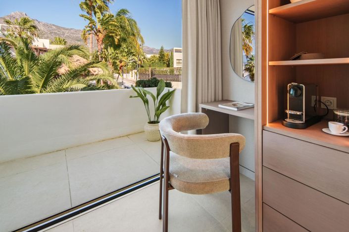 Image No.17-4 Bed Property for sale