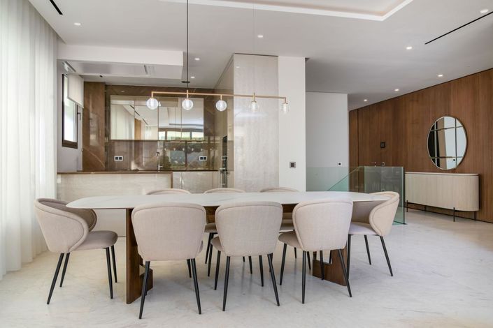 Image No.18-4 Bed Property for sale