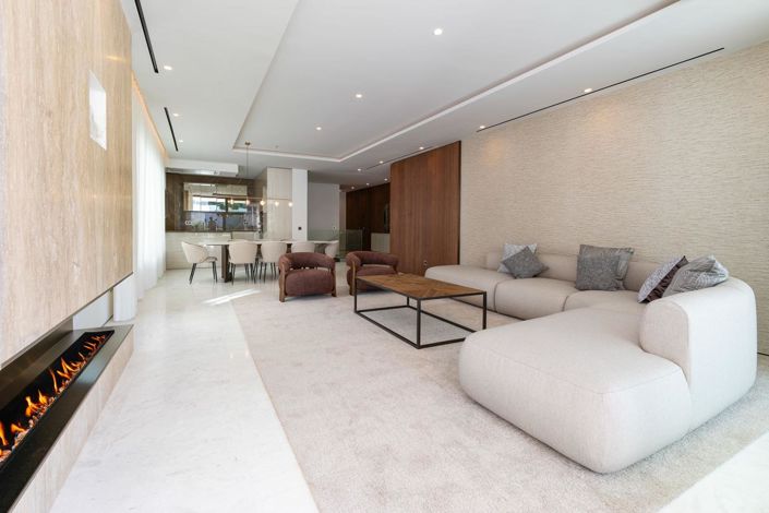 Image No.20-4 Bed Property for sale