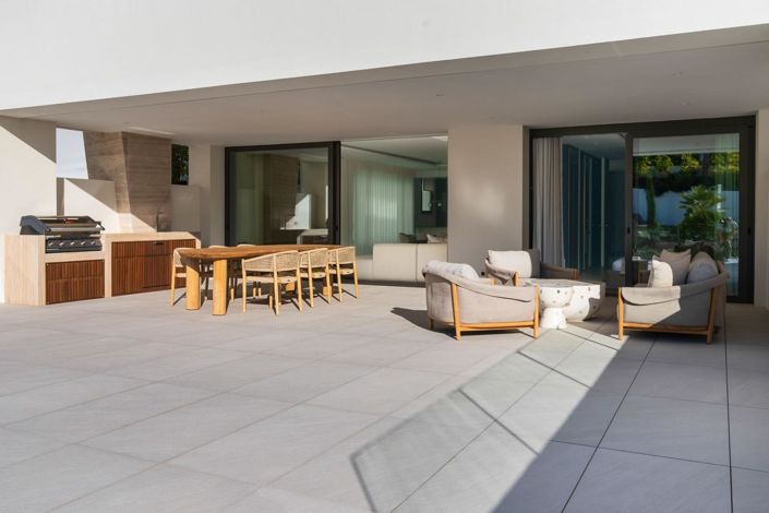 Image No.21-4 Bed Property for sale