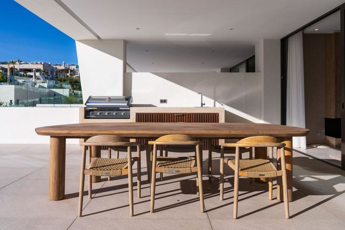 Image No.23-4 Bed Property for sale