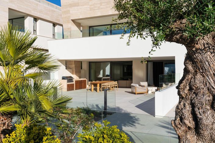 Image No.25-4 Bed Property for sale