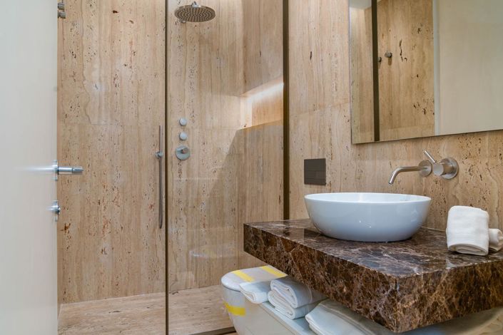 Image No.30-4 Bed Property for sale