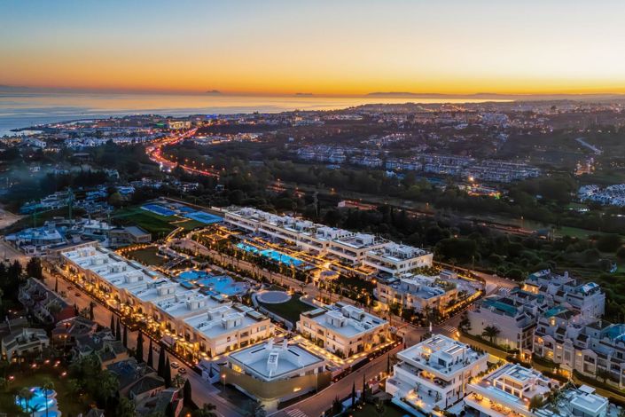 Image No.44-4 Bed Property for sale