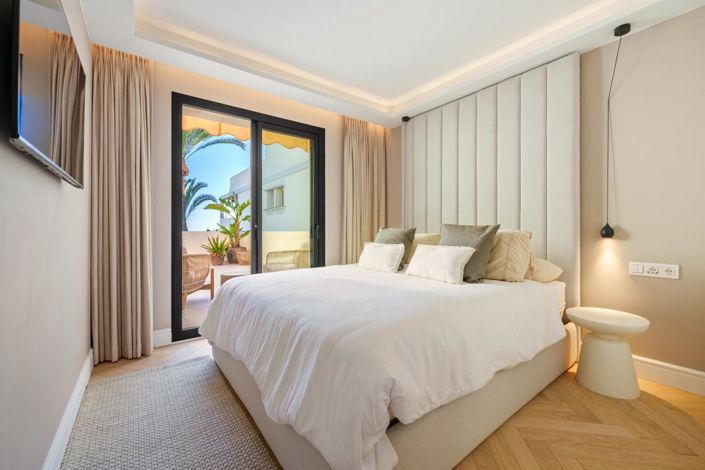 Image No.13-3 Bed Property for sale