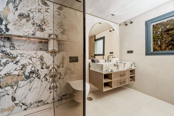 Image No.15-5 Bed Property for sale