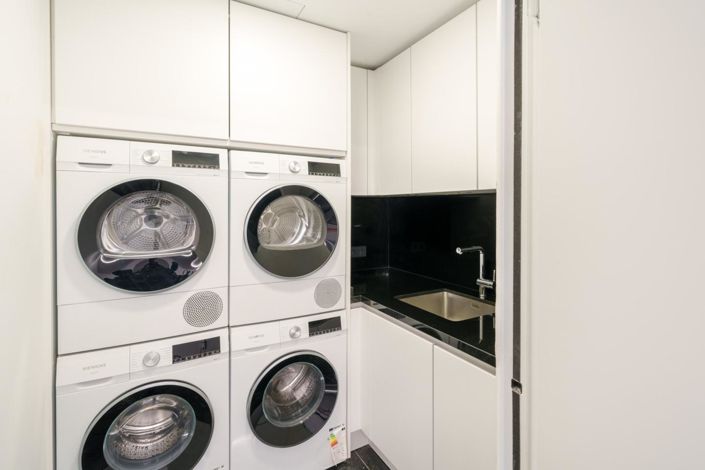 Image No.25-5 Bed Property for sale