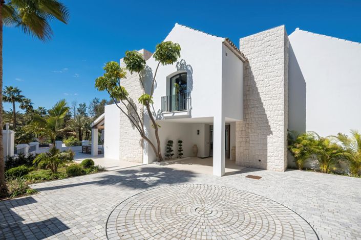 Image No.30-5 Bed Property for sale