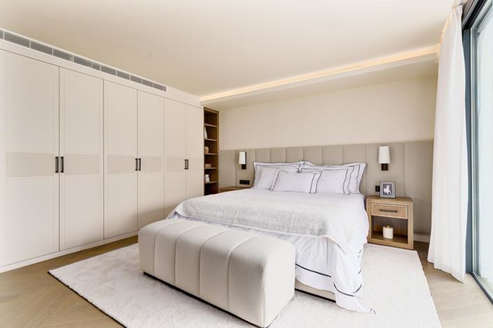 Image No.7-5 Bed Property for sale