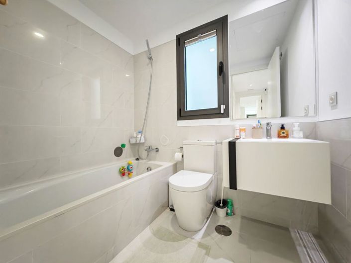 Image No.7-3 Bed Property for sale