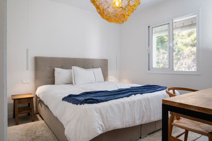 Image No.12-3 Bed Property for sale