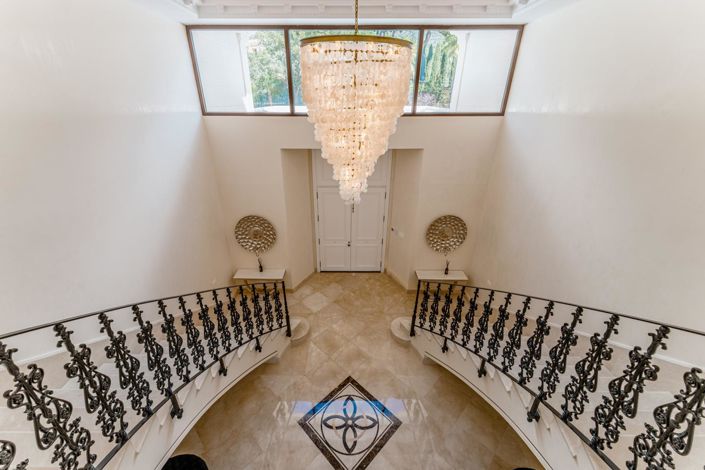 Image No.14-8 Bed Property for sale