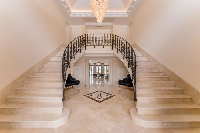 Image No.19-8 Bed Property for sale