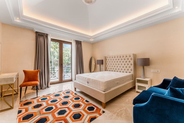 Image No.22-8 Bed Property for sale