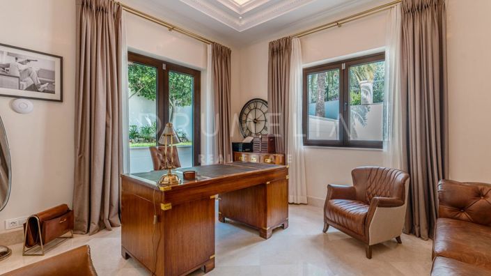 Image No.23-8 Bed Property for sale