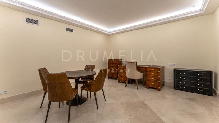 Image No.29-8 Bed Property for sale