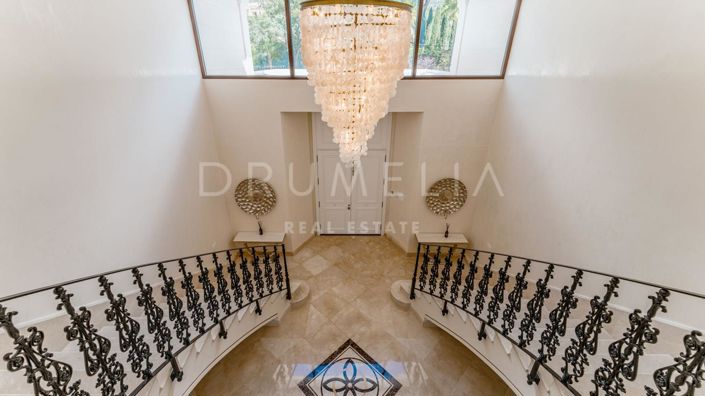 Image No.30-8 Bed Property for sale