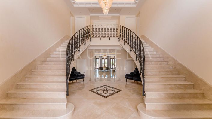 Image No.32-8 Bed Property for sale