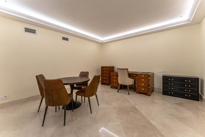 Image No.34-8 Bed Property for sale