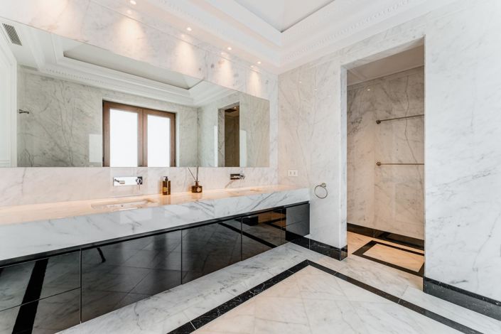 Image No.36-8 Bed Property for sale